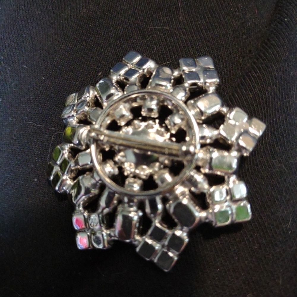 Amazing Brilliant Unmarked Brooch. J2 - Picture 3 of 5